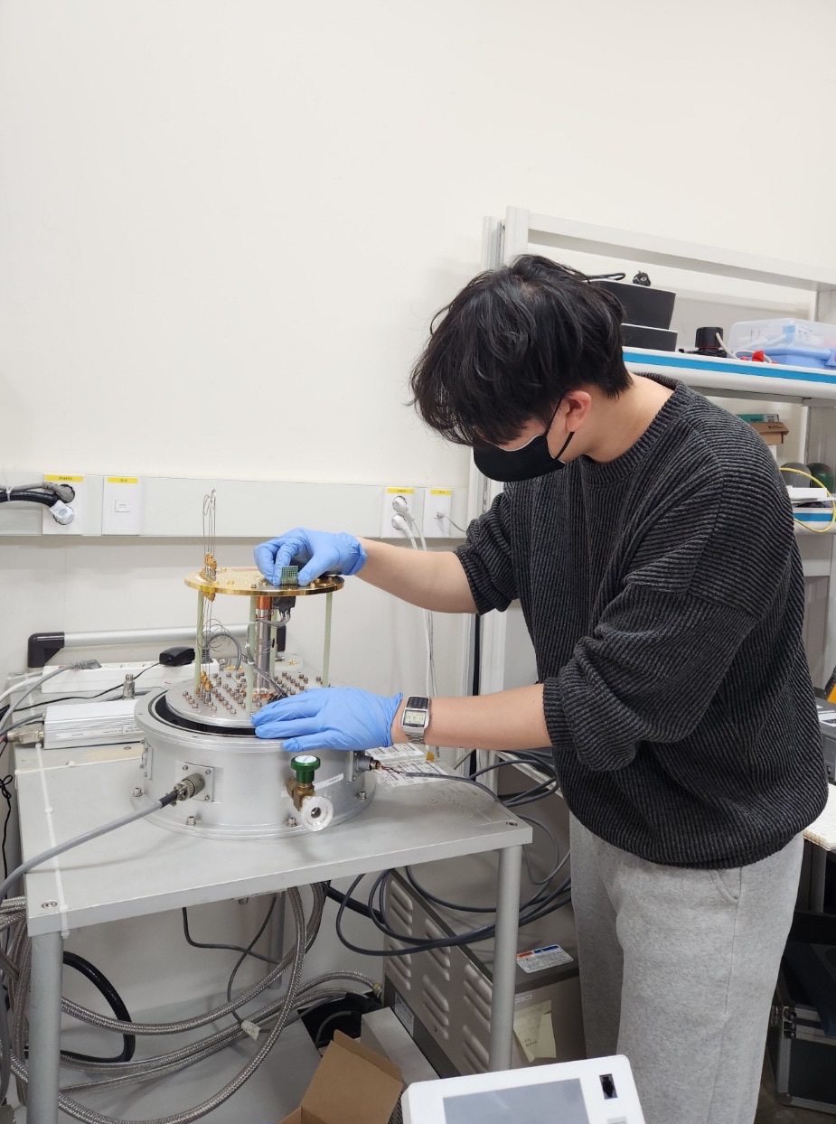 Feb, 2023. With CAPP-CRYOONE. Installing diode sample.